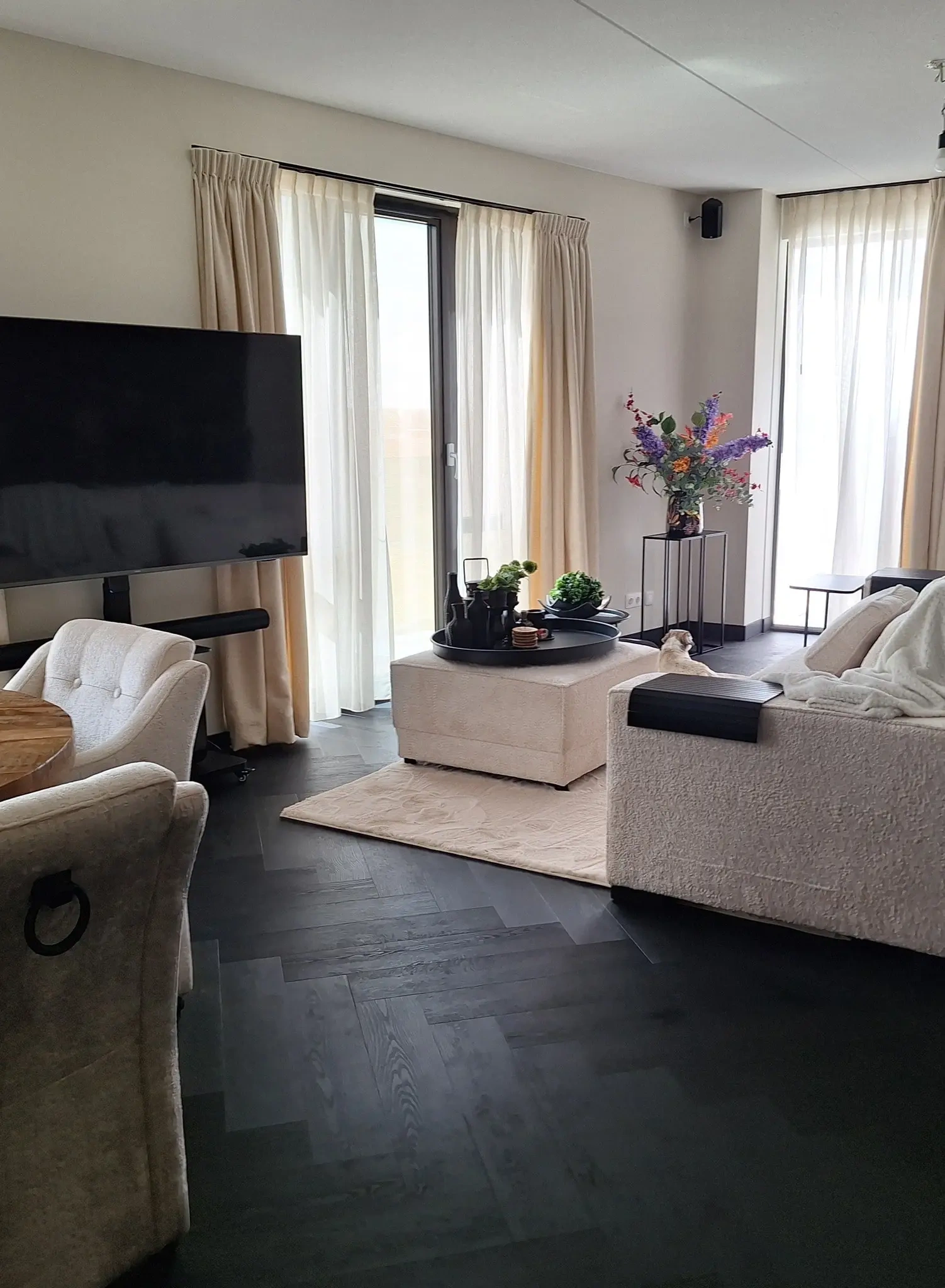 Zwarte PVC visgraat vloer