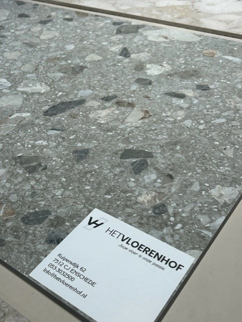 Tegel kleur staal grijs Tegel kleur staal grijs