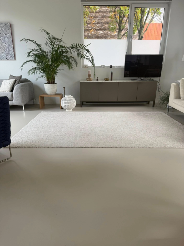 Neutrale gietvloer woonkamer Neutrale gietvloer woonkamer